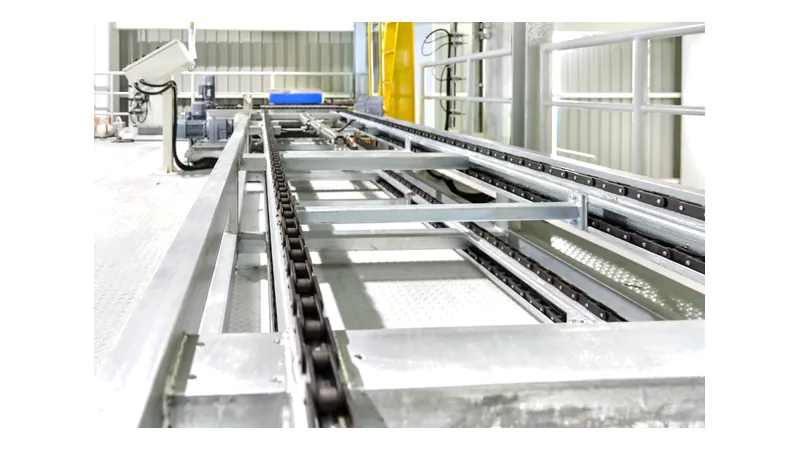 Roller chain conveyor runs on a packaging line