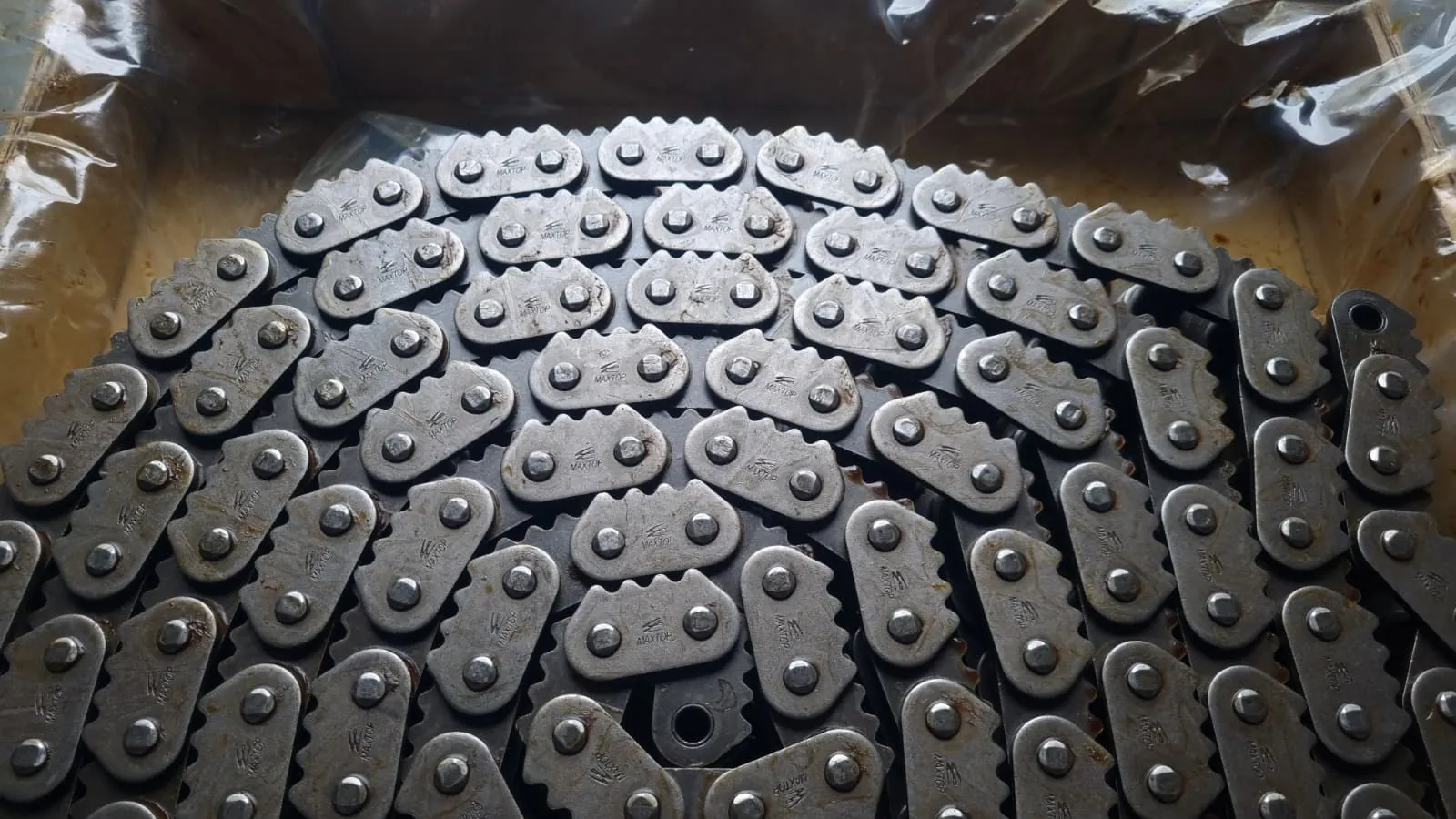 Close-up of MAXTOP sharp top chain plates with serrated tooth tops